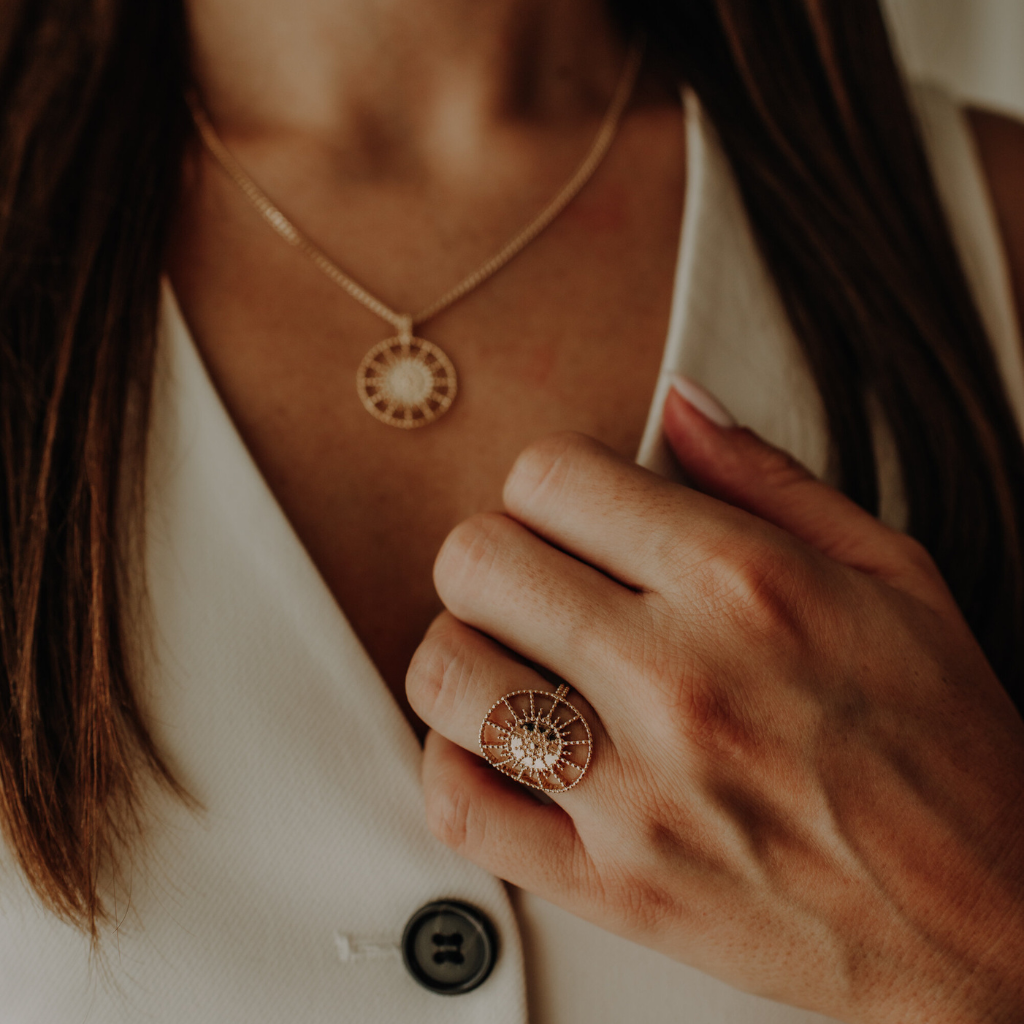 Bijoux soleil : Rayonnez avec l’arrivée du printemps - KUBE STORE