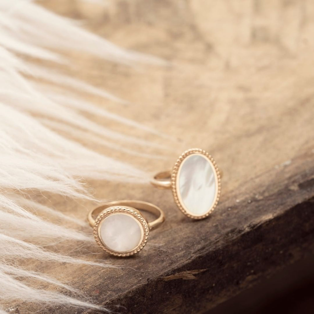 Comment bien choisir sa bague quand on a des petites mains ? - KUBE STORE
